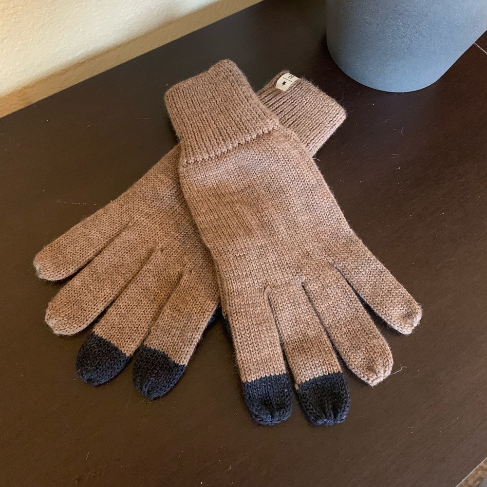 Starbucks reserve gloves